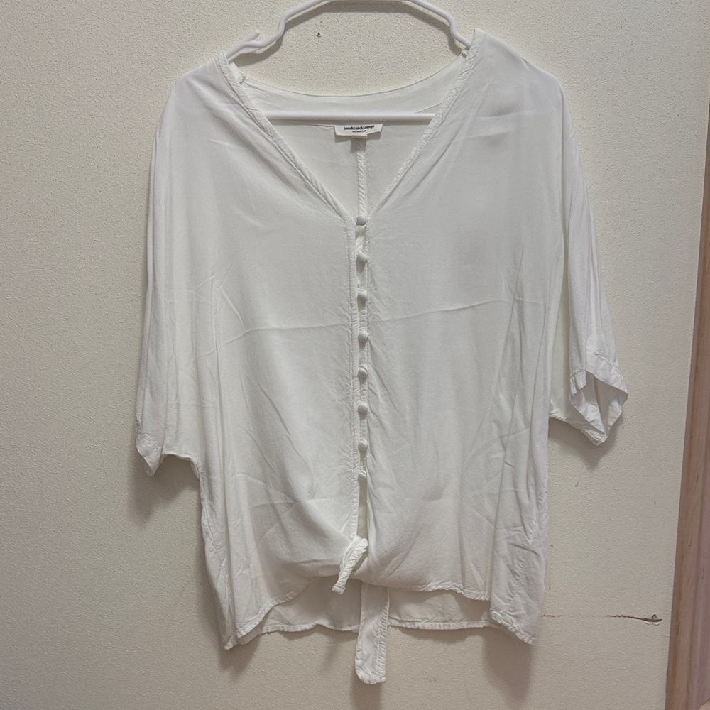 beachlunchlounge White Button-Down Top